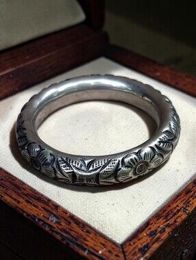 Antique Silver Hollow Chinese Wedding Rattle Bangle Bracelet